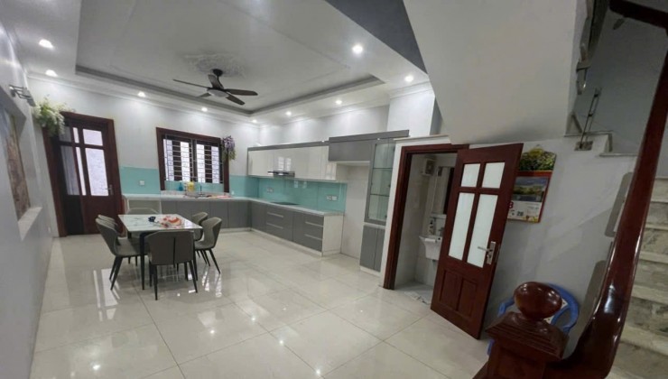 BÁN NHÀ ĐẸP -PHÂN LÔ - Ô TÔ TRÁNH - 2 MẶT THOÁNG - NGỌC THUỴ 45M 6 TẦNG NHỈNH 7 TỶ

LH: E Thuỷ 0967003186/0395680089 tư vấn và xem nhà