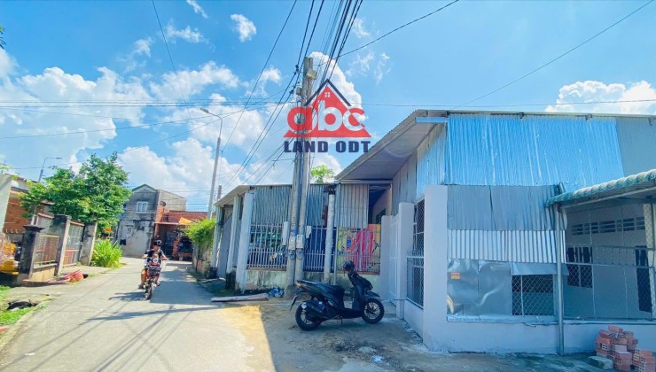 Np994
 BÁN NHÀ CẤP 4 GẦN NGAY UBND BẦU HÀM .TRẢNG BOM .ĐỒNG NAI