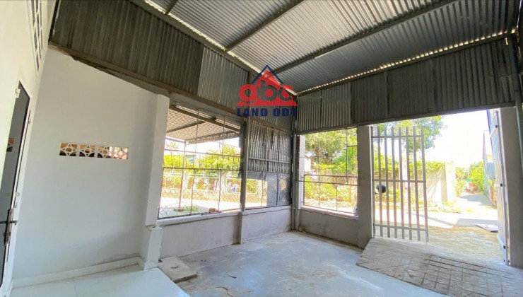 Np994
 BÁN NHÀ CẤP 4 GẦN NGAY UBND BẦU HÀM .TRẢNG BOM .ĐỒNG NAI