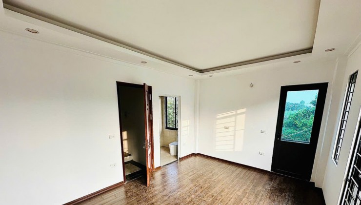 Tìm đâu 1 căn nhà đẹp hơn 
2 mặt tiền rộng rãi căn góc 5 tầng xây mới ô tô đỗ cửa ngõ to thoáng KV PHÚ LƯƠNG