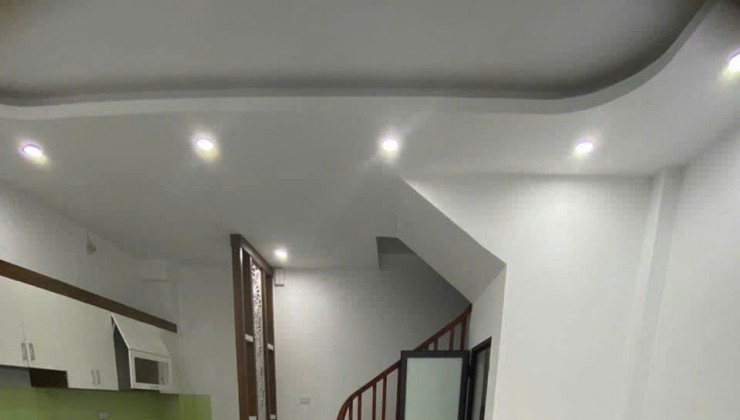 Ông anh cần tiền bán gấp nhà c4
 82,5m2  kv an trạch cát linh
 nhà cách 15 đi ra mặt phố