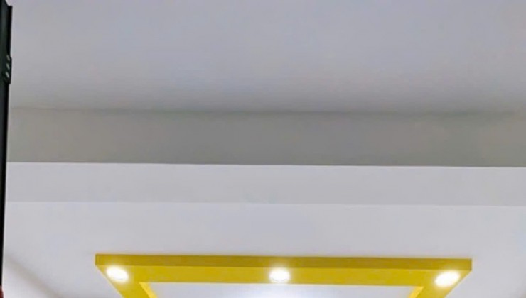 Hẻm  thông rộng  Q4 
Ngang 3.8 Nở 4.2 Dài 5.5 m 
CÓ 2 TỶ X
