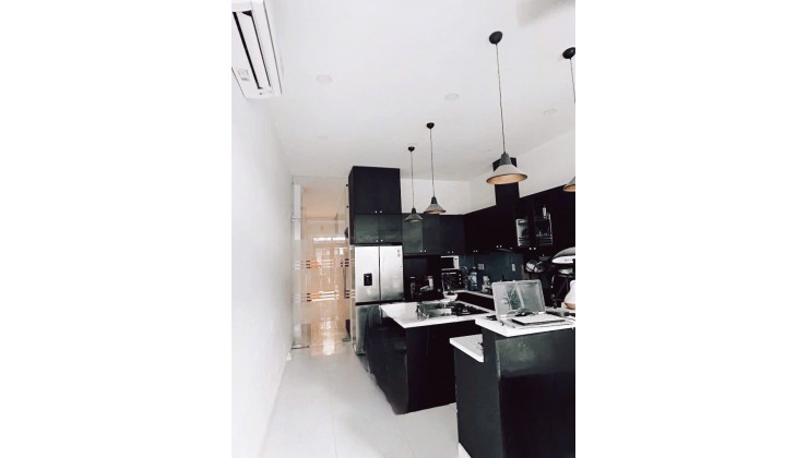 BÁN NHÀ QUẬN 7 -  ĐẸP 90m2 - sát PMH- trung tâm của trung tâm- tặng Full NỘI THẤT: nhỉnh 4 tỷ. LH: 0903709282