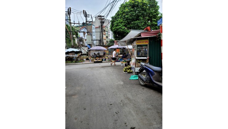 Bán thổ cư Sơn Đồng tặng kèm nhà 3 tầng, 2 thoáng ngõ thông Diện tích: 31m2 3 tỷ