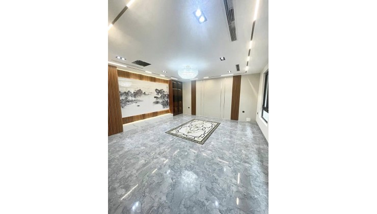 THUA! Bán nhà phố Cổ Linh, gara thang máy, 45m2, mặt tiền 8m mà cũng xây khéo thế này luôn!