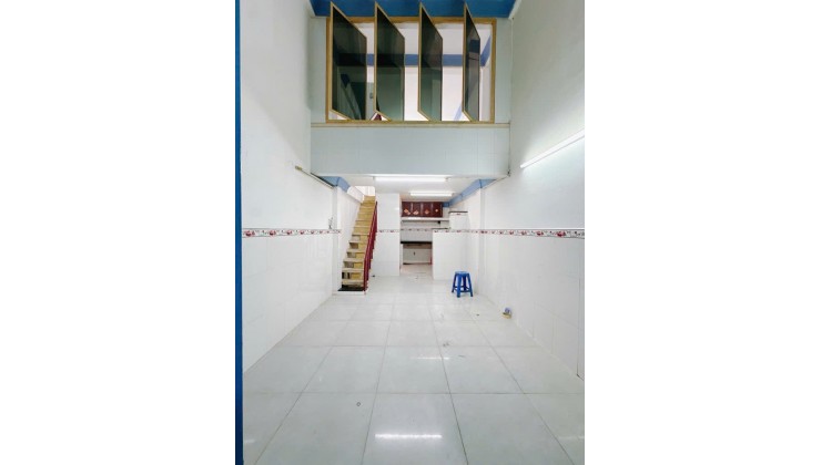 Sát mặt tiền Hoàng Diệu Q4
Ngang 3,5 Dài 7,89 m
Đúc 3 tấm 
4 tỷ