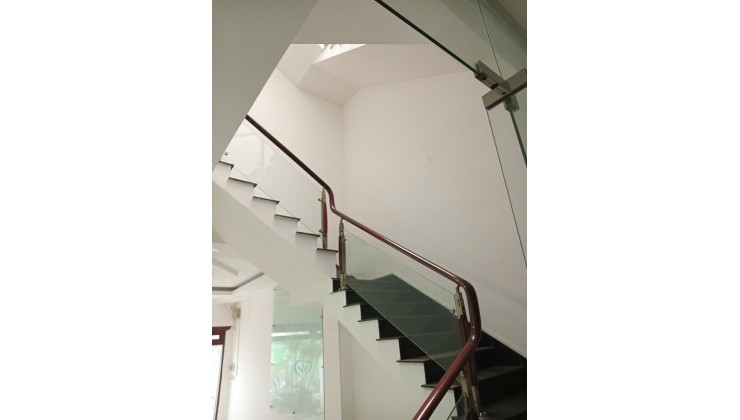 Bán nhà Mặt Tiền Lý Thánh Tông. Giá Chỉ 13,6 tỷ.
Diện Tích: 4 * 26, Sổ công nhận 110m.