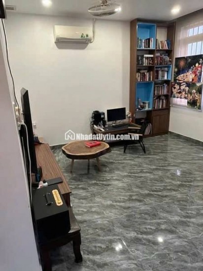 NHÀ 3 TẦNG 72M CHỢ NHỎ Q9 
