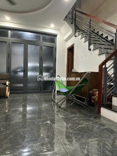 NHÀ 3 TẦNG 72M CHỢ NHỎ Q9 