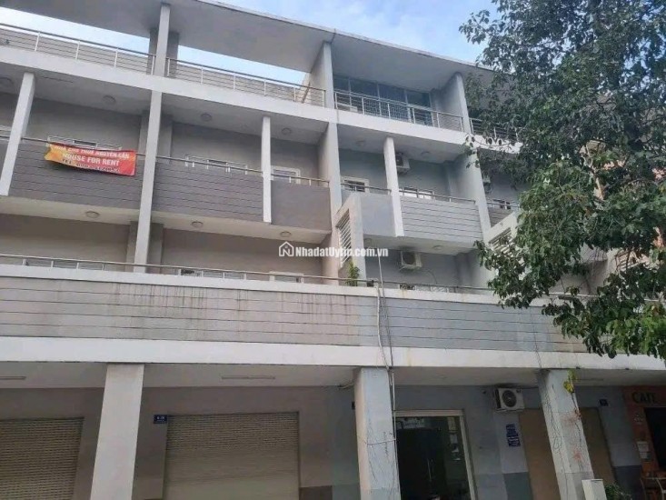 NHÀ 441M   - 7.5 TỶ -  - 4 TẦNG - SỔ ĐỎ . ĐẦU TƯ TIỀM NĂNG CẠNH PHÒNG CÔNG CHỨNG TP MỚI BINH DƯƠNG