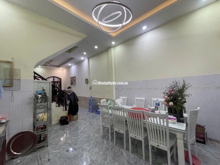 bán nhà Thanh Xuân 59m Tô Vĩnh Diện sát ô tô, ngõ nông nở hậu
