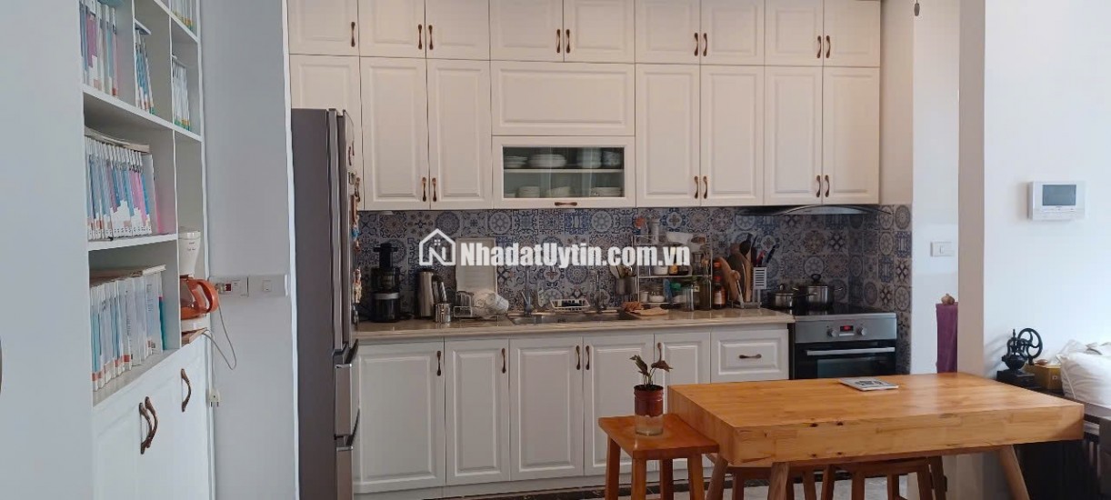 Cần tiền trả nợ ngân hàng bán rẻ căn hộ tòa E2 Emerald CT8 Mỹ Đình, 2 ngủ 2 WC, 78m2, full đồ nội thất