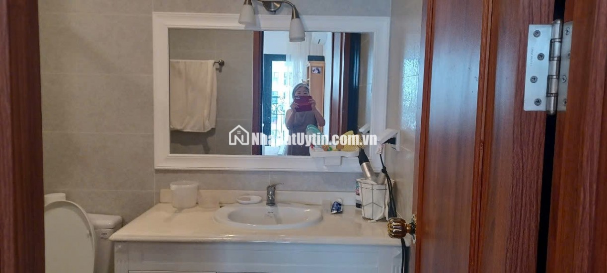 Cần tiền trả nợ ngân hàng bán rẻ căn hộ tòa E2 Emerald CT8 Mỹ Đình, 2 ngủ 2 WC, 78m2, full đồ nội thất