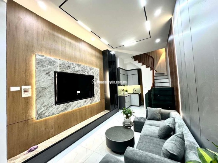 BÁN NHÀ MẶT NGÕ THÔNG, KINH DOANH, Ô TÔ QUA, ĐỐNG ĐA.
DT 30m2, 5 Tầng - GIÁ: 8,15 Tỷ
SỔ ĐỎ VUÔNG ĐẸP.
