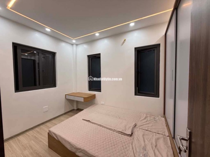 BÁN NHÀ MẶT NGÕ THÔNG, KINH DOANH, Ô TÔ QUA, ĐỐNG ĐA.
DT 30m2, 5 Tầng - GIÁ: 8,15 Tỷ
SỔ ĐỎ VUÔNG ĐẸP.