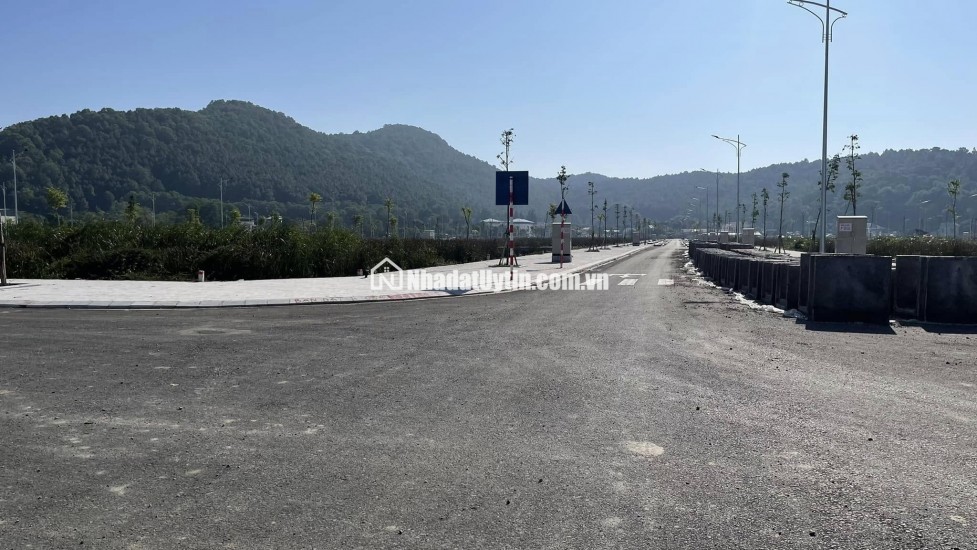 Lô đất cực kỳ thích hợp để đầu tư,kinh doanh. Em còn mấy lô giá cực ưu đãi tại Phường Rừng Thông,TP.Thanh Hóa