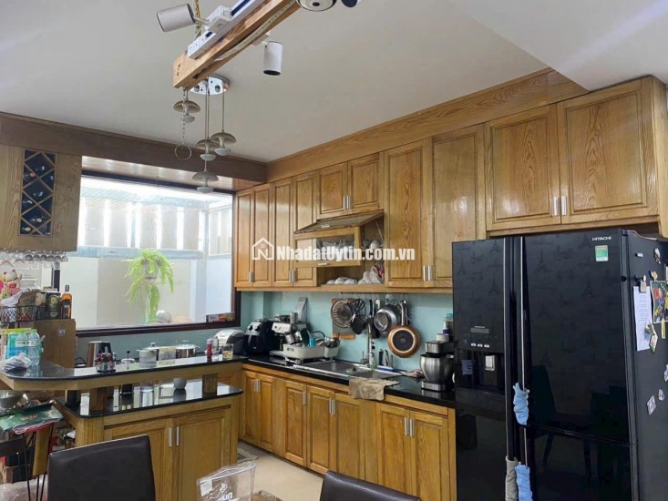 CHUẨN CĂN HỘ DỊCH VỤ NGAY MẶT TIỀN ĐƯỜNG BÙI VĂN BA TRUNG TÂM QUẬN 7 NGANG 6m x DÀI 25m HIỆN TẠI THU 35 tr/ tháng 
Giá : 18.5 tỷ