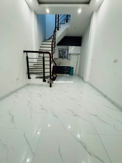 Bán nhà Trung tâm Đống Đa Khu vip Hoàng Cầu 25m2, 5 tầng, mặt tiền 3.3m, Giá hơn 5 tỷ