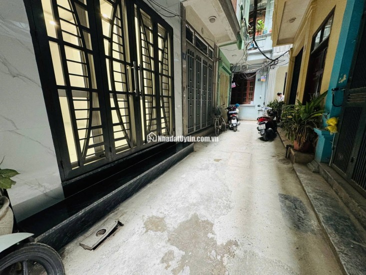 Bán nhà Trung tâm Đống Đa Khu vip Hoàng Cầu 25m2, 5 tầng, mặt tiền 3.3m, Giá hơn 5 tỷ
