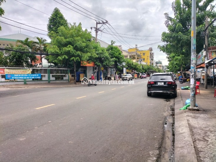 Bán nhà Mặt phố kinh doanh nhộn nhịp, đường rộng 30m, nhích 30 tỷ