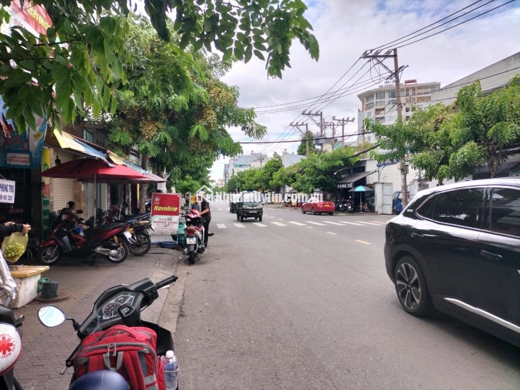 Bán nhà Mặt phố kinh doanh nhộn nhịp, đường rộng 30m, nhích 30 tỷ