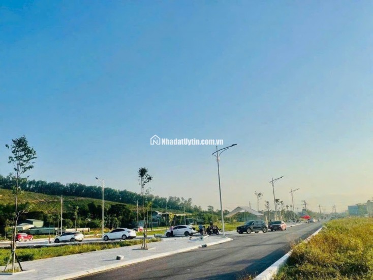 Lô đất cực kỳ thích hợp để đầu tư,kinh doanh. Em còn mấy lô giá cực ưu đãi tại Phường Rừng Thông,TP.Thanh Hóa