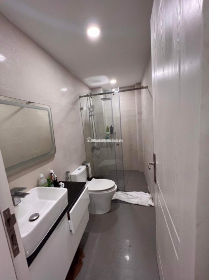 Siêu phẩm  mặt tiền 5 tầng HĐT 80tr/th chỉ 26 tỷ Trường Sa P14 Quận 3