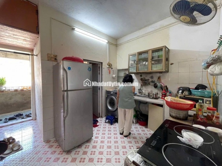 BÁN GẤP CĂN TẬP THỂ  NHÀ Ở  CÁN BÔ - TRUNG TÂM QUẬN THANH XUÂN - 3PN - 3,1TỶ