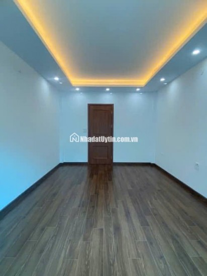 Nhà Mới kính koong Lĩnh Nam- Ở luôn- Yên tĩnh- 5 tầng,34m2 -6,9tỷ