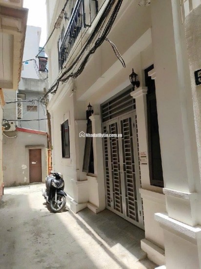 Bán siêu phẩm CHDV đường Láng, 94m2, lô góc,  thang máy, dòng tiền 1 tỷ/năm,  chỉ 18.8 tỷ!