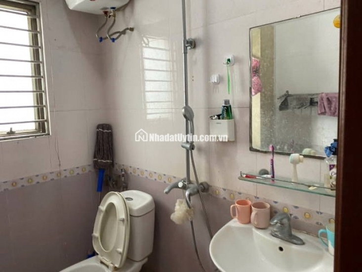 (BÁN NHÀ LÔ GÓC - 2 MẶT THOÁNG - GẦN PHỐ - NGÕ RỘNG)Đặt biệt nhà ngay hồ bồ đề và các tuyến phố ,Nguyễn Văn Cừ,Hồng Tiến,Lâm Hạ,gần trường chợ