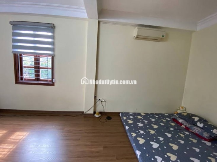 (BÁN NHÀ LÔ GÓC - 2 MẶT THOÁNG - GẦN PHỐ - NGÕ RỘNG)Đặt biệt nhà ngay hồ bồ đề và các tuyến phố ,Nguyễn Văn Cừ,Hồng Tiến,Lâm Hạ,gần trường chợ