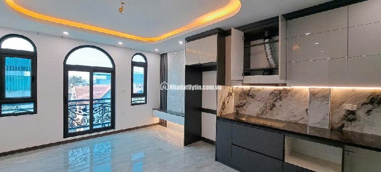 SIÊU PHẨM THẠCH BÀN 42M - 6T, MỚI LUNG LINH - THANG MÁY - GẦN PHỐ - CHỈ 9 TỶ, Ô TÔ ĐỖ CỬA