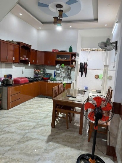 NHÀ HẺM 4 TẦNG KINH DOANH 10M NGAY CHỢ ĐÔNG QUANG - SÂN XE HƠI - GIÁ TỐT!