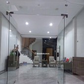 Bán nhà ngõ Kim mã, diện tích 63m2 xây 7 tầng thang máy, nội thất hiện đại, sân thượng view công viên Thủ lệ