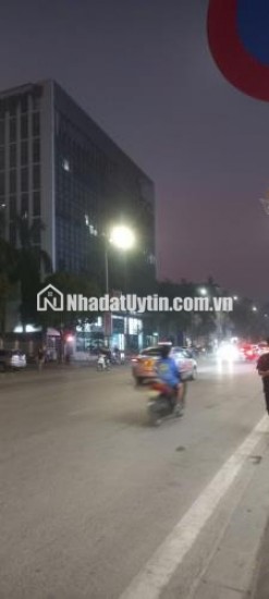 Nhà mặt phố Nguyễn Văn Linh - Mặt đường Quốc Lộ 5 - Hàng phân khúc hiếm