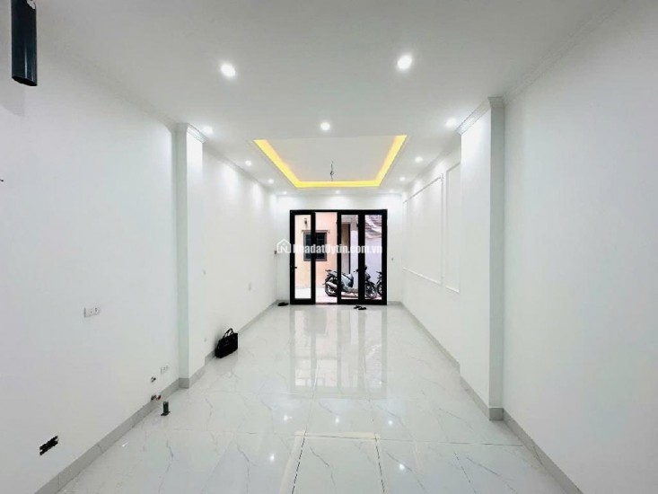Bán nhà Định Công Thượng – 35m – 5 Tầng – Thang Máy – 20m ra mặt Phố ô tô Tránh – 8.5 Tỷ