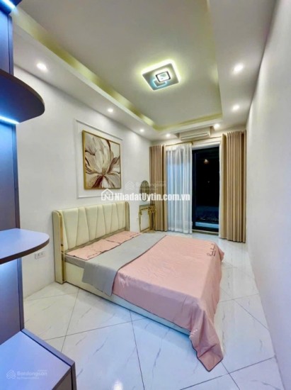 Nhỉnh 5 tỷ nhà đẹp phố Minh Khai ngõ Hòa Bình 2. Ngõ rộng trước nhà 3m. Sổ vuông đẹp
