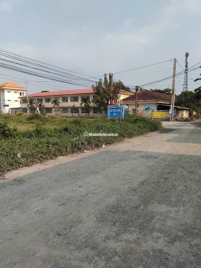 Cần bán lô đất 2 mặt tiền Đức Hòa Đông
