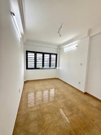BÁN NHÀ MẶT TIỀN KD – ĐƯỜNG 21M – GẦN ĐH VĂN LANG – 3.5x23.5m – SÂN Ô TÔ – 1 TRỆT 3 LẦU – CHỈ 5TỶ850
