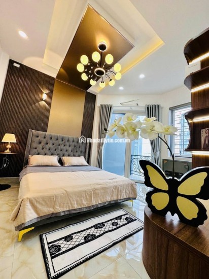 Nhà  Mới  ở Ngay HXH Cách Mạng Tháng 8 ,  5tang 4mx10m, Sổ Vuông Hoàn Công Đủ BTCT,  Nhỉnh 6 Tỷ
