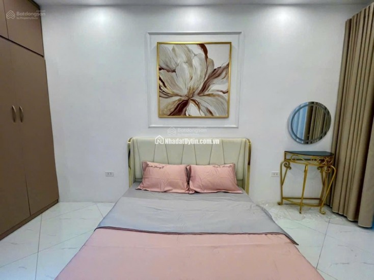 Nhỉnh 5 tỷ nhà đẹp phố Minh Khai ngõ Hòa Bình 2. Ngõ rộng trước nhà 3m. Sổ vuông đẹp