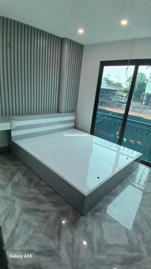 NHÀ MỚI LÔ GÓC - Ô TÔ VÀO NHÀ - KINH DOANH - SÁT SÂN CHƠI ĐỂ CẢ CHỤC XE Ô TÔ - CẠNH HỒ ĐIỀU HOÀ, NGÕ THÔNG