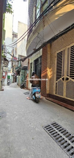 Bán nhà Trần Khát Chân 35m2 -4T gần phố-6N ba gác đua