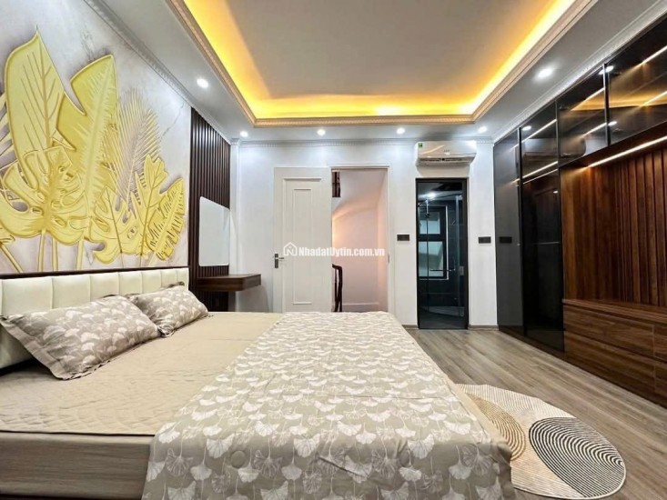 NHÀ XÂY MỚI CHỦ TẶNG FULL SANG TRỌNG, TRUNG TÂM CẦU GIẤY Ở SƯỚNG