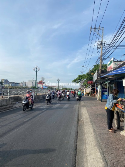 Chính chủ kẹt tiền cần ra gấp nhà Quận 8 , 242m2, thương lượng sâu