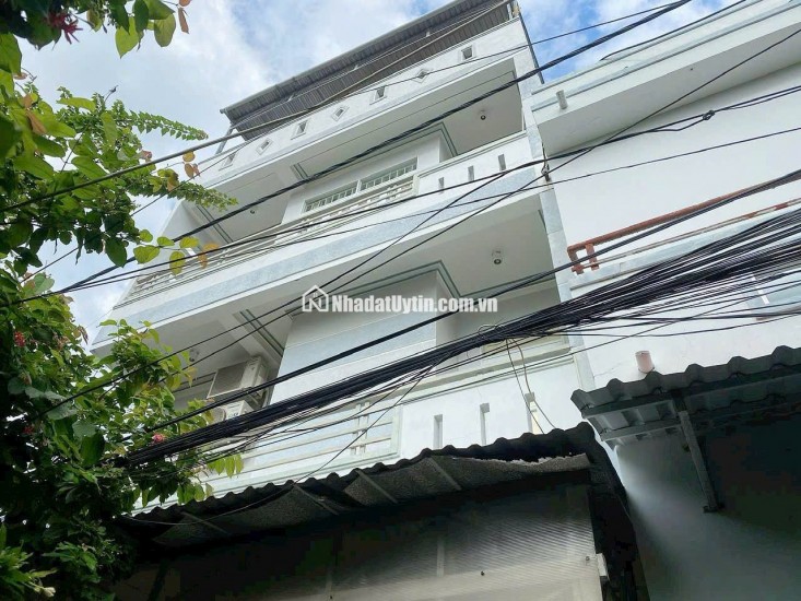BÁN NHÀ 3 TẦNG HẺM Ô TÔ LÊ HỒNG PHONG PHƯỚC HẢI NHA TRANG 
Vị trí : Đường 4m,thuận tiện di chuyển gần uỷ ban, trạm y tế phường, trường học,  siêu