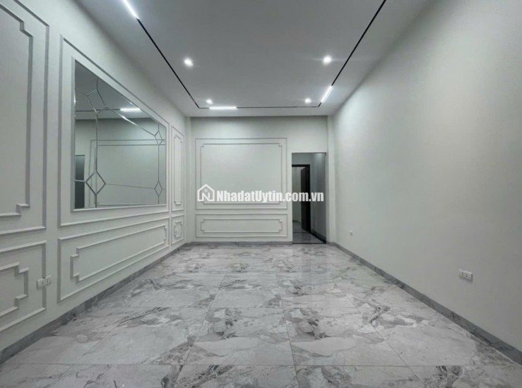Bán nhà Trần Quốc Hoàn – Phân lô, ô tô tránh, 40m², MT 3.5m, giá 14 tỷ