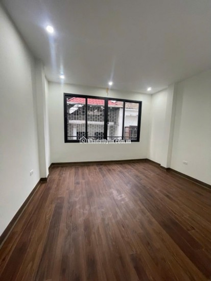 Bán nhà Trần Quốc Hoàn – Phân lô, ô tô tránh, 40m², MT 3.5m, giá 14 tỷ