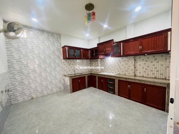 Bán nhà MẶT TIỀN giá trong hẻm-xe hơi vào nhà-ngay chợ Gò Vấp-khu VIP phường 4 chỉ 6tỷ hơn
